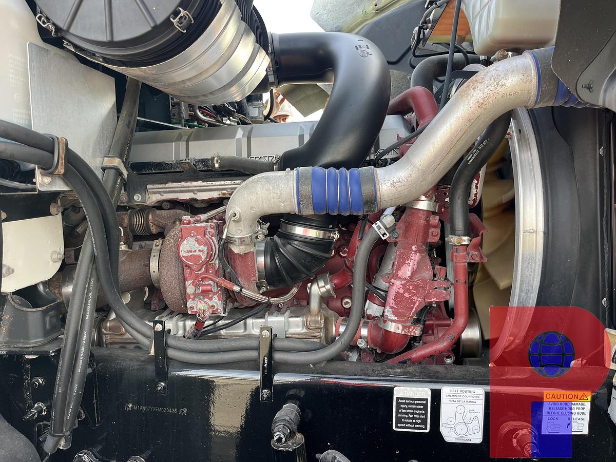 Used 2015 MACK PINNACLE CHU613 T/A DAY CAB TRUCK