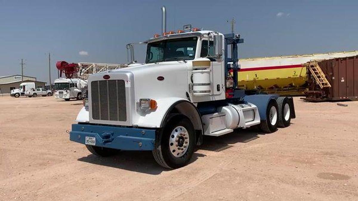 Used 2013 PETERBILT 367 T/A DAYCAB WINCH TRUCK