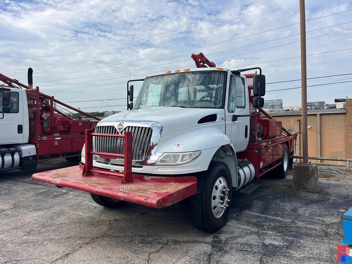 Used 2019 INTERNATIONAL  DURASTAR 4300 S/A 20K LB ROUSTABOUT WINCH TRUCK