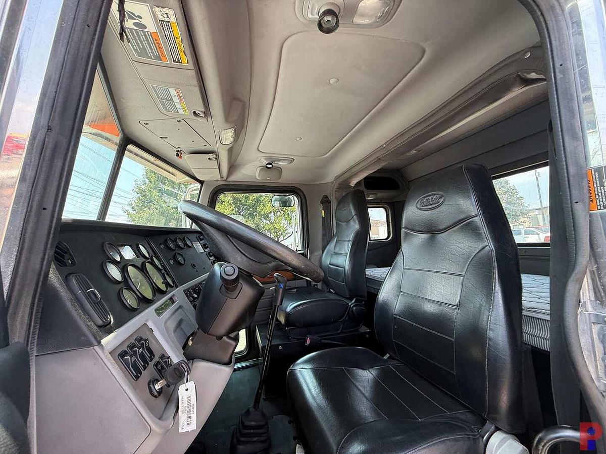 Used 2011 PETERBILT 367 T/A SLEEPER TRUCK
