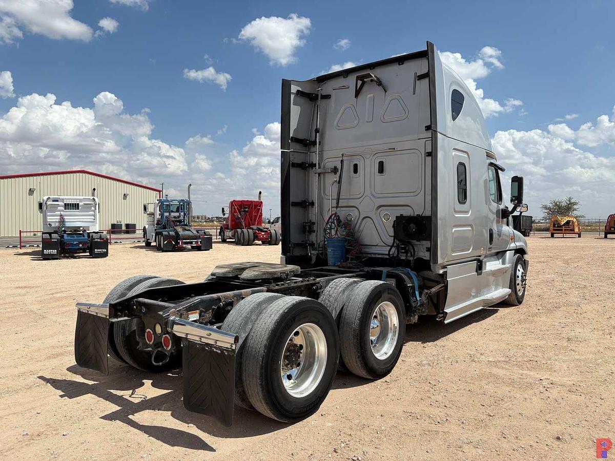 Used 2018 FREIGHTLINER CASCADIA T/A SLEEPER HAUL TRUCK
