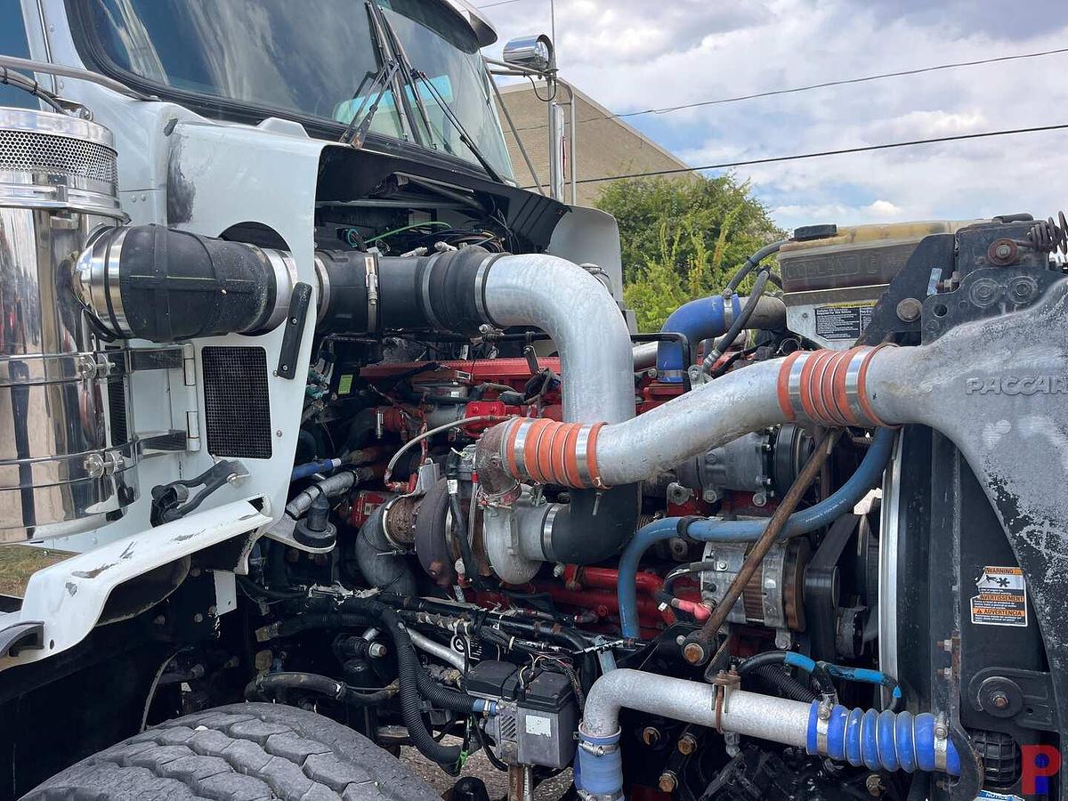 Used 2013 KENWORTH T800 TRI AXLE 36” SLEEPER TRUCK