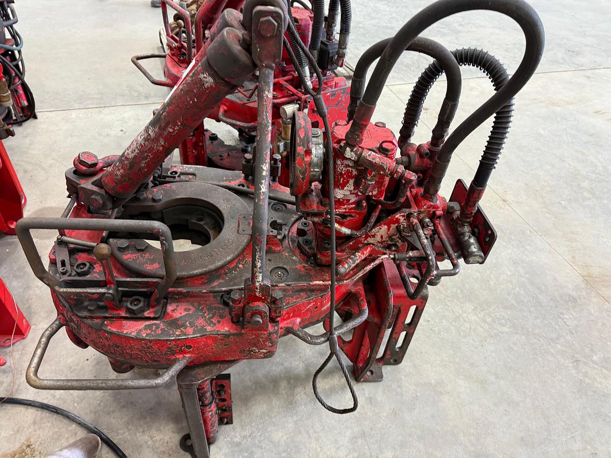 Used OIL COUNTRY 55000 HYDRAULIC TUBING TONG W/  BACK-UP, HANGER,