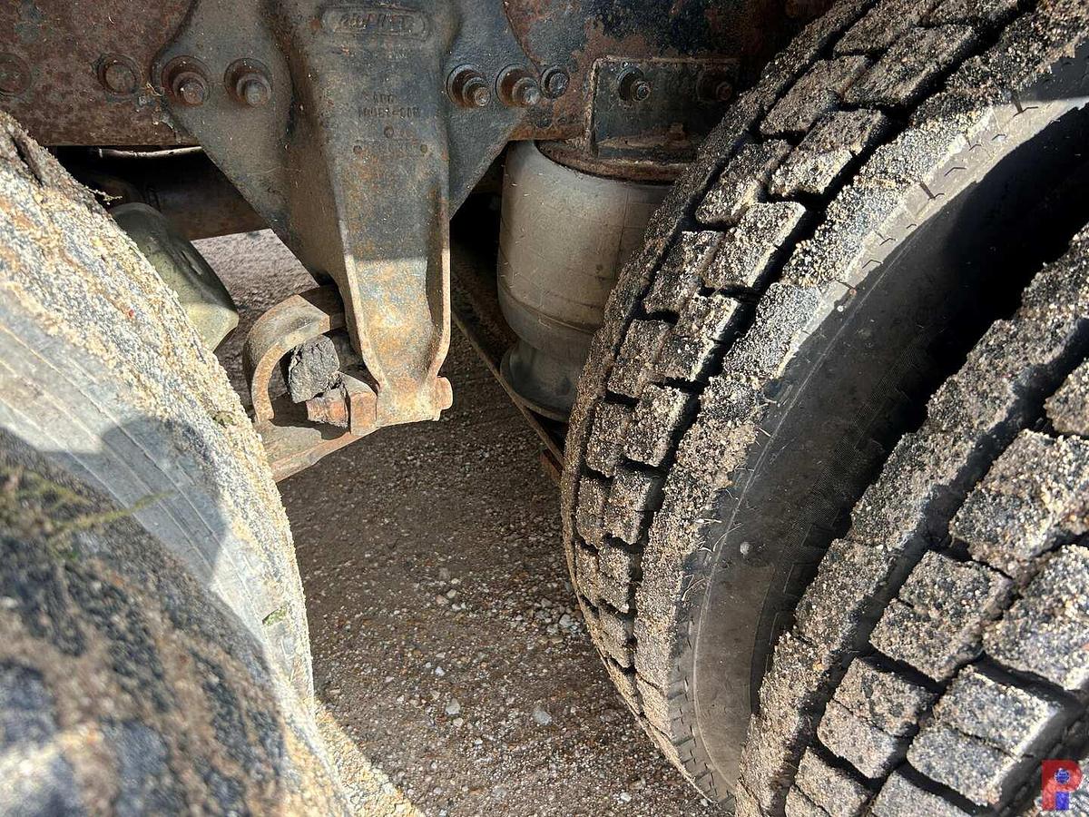 Used 2002 FREIGHTLINER ARGOSY T/A CABOVER WIRELINE TRUCK