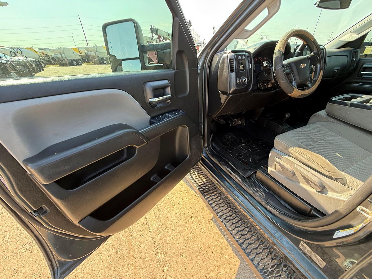 Used 2018 CHEVROLET SILVERADO 2500HD 4X4 CREW CAB PICKUP TRUCK