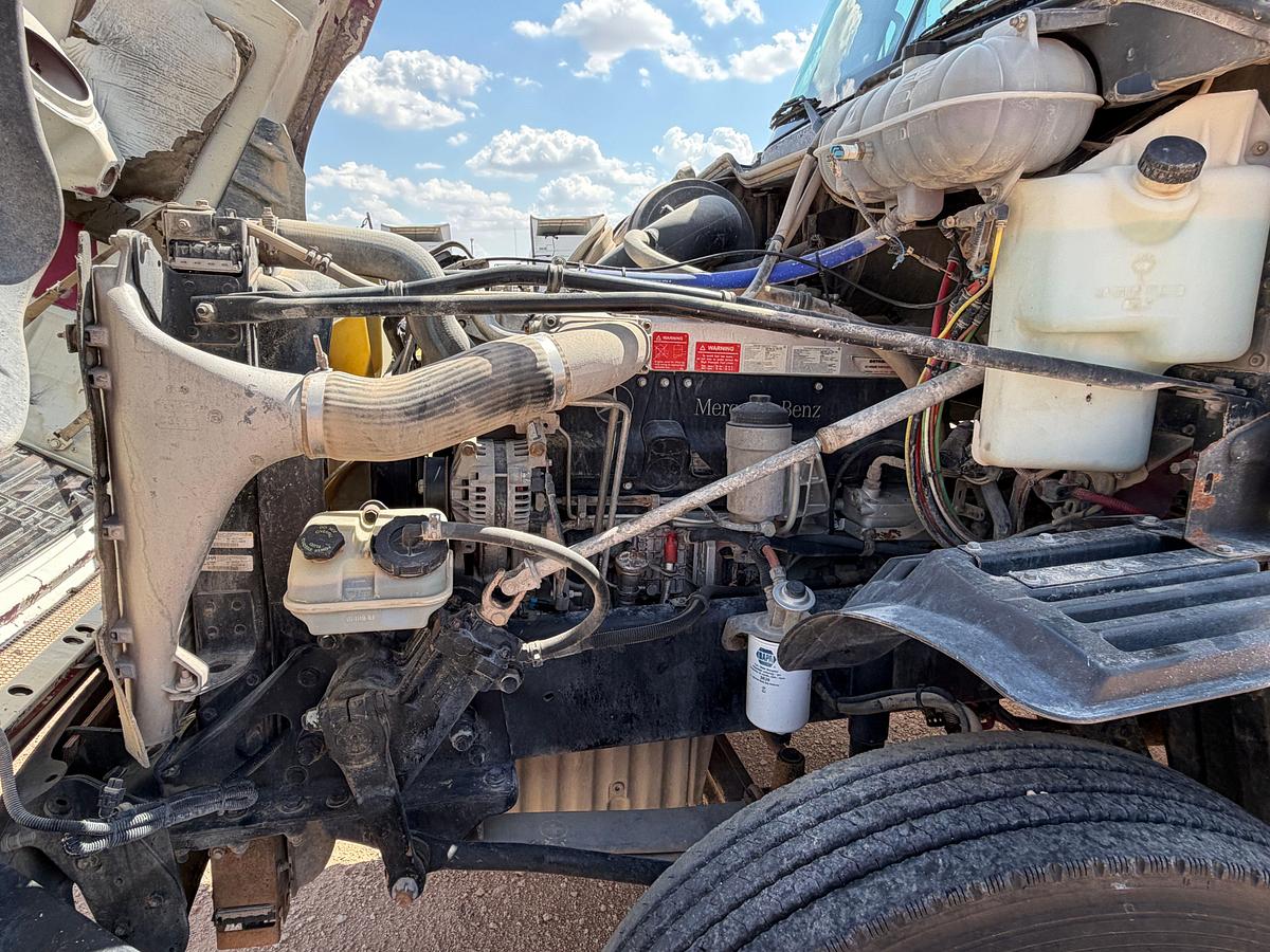 Used 2006 Freightliner Columbia 120 Day Cab Haul Truck