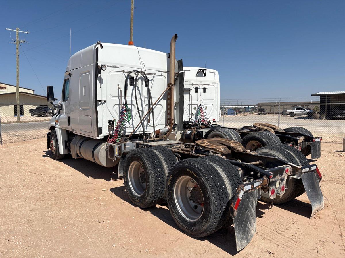 Used 2013 FREIGHTLINER CASCADIA T/A SLEEPER HAUL TRUCK, INOP.