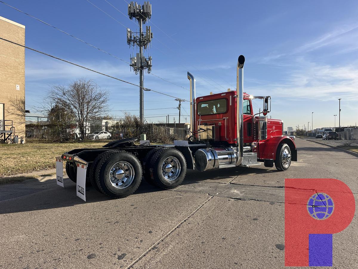 Used 2018 PETERBILT 389 T/A DAY CAB TRUCK (GLIDER KIT)