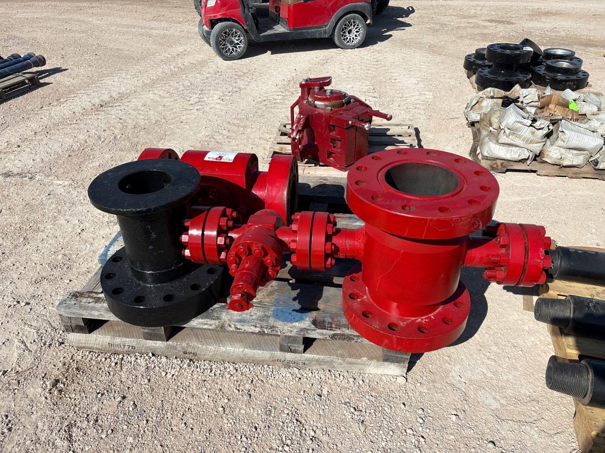 Used (2) 7-1/16” x 2-1/16” fluid crosses w/ (1) 2-1/16” gate valve & 7-1/16” flange w/ running plate