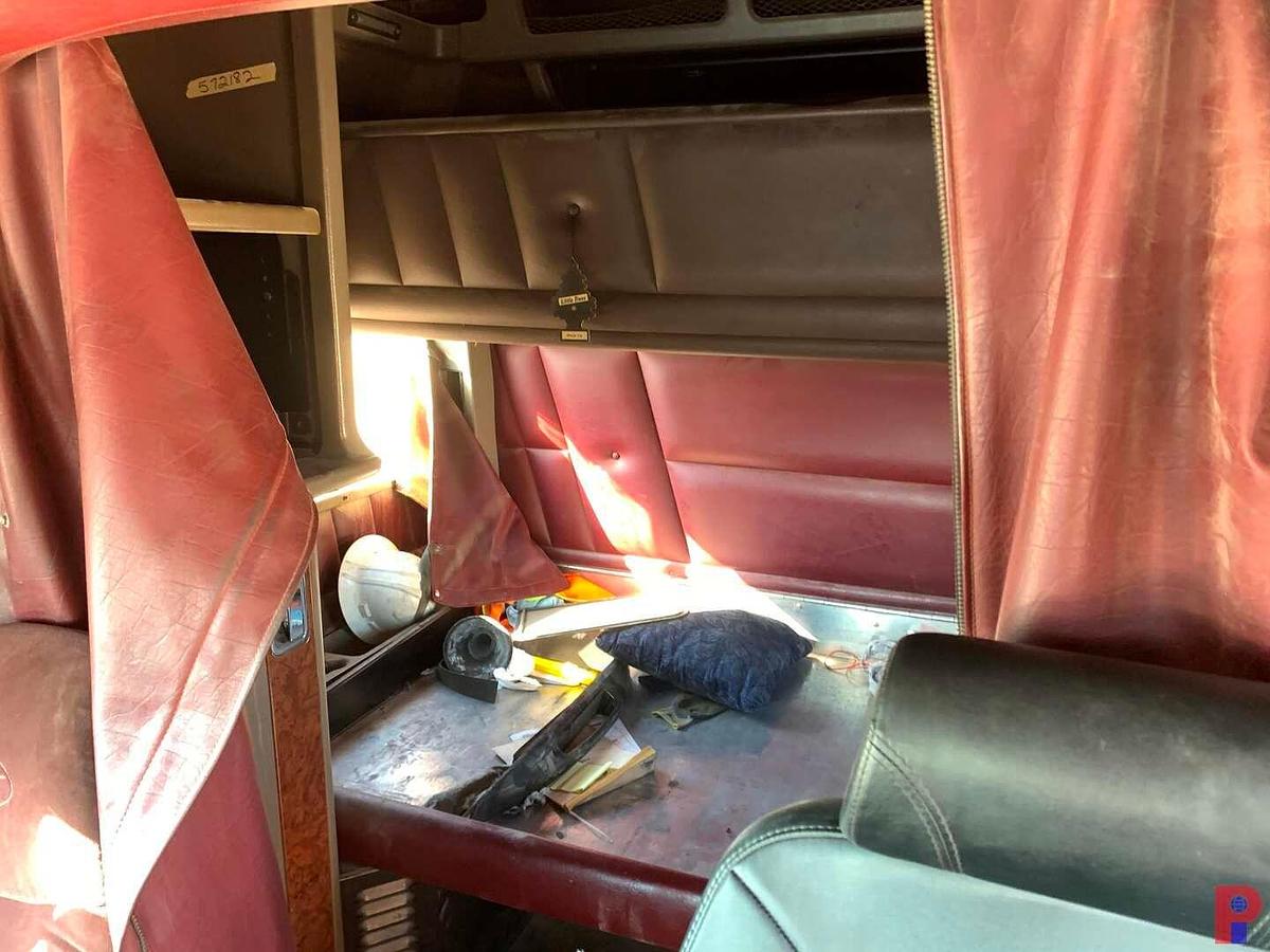 Used 2002 PETERBILT 379 EXT HOOD T/A 68” SLEEPER TRUCK