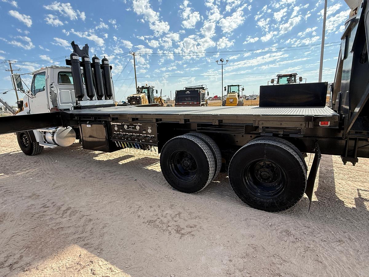 Used 2007 STERLING LT7500 SERIES T/A DAYCAB 30-TON CRANE TRUCK