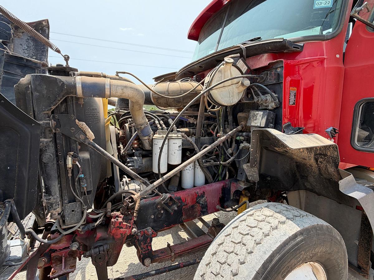 Used 2000 MACK CH612 T/A DAYCAB GIN POLE TRUCK
