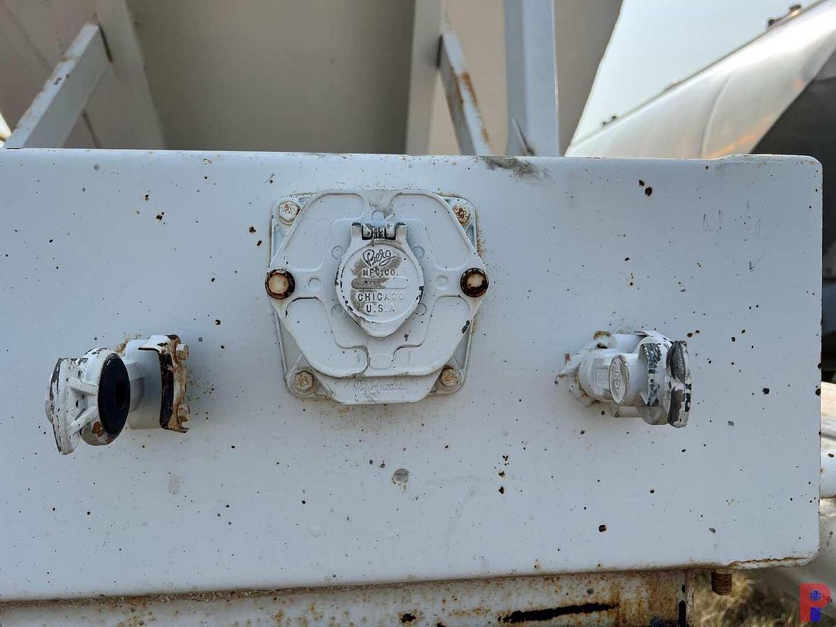 Used 1977 FREUHAUF MODEL: HAB-F2-J T/A PNEUMATIC TRAILER