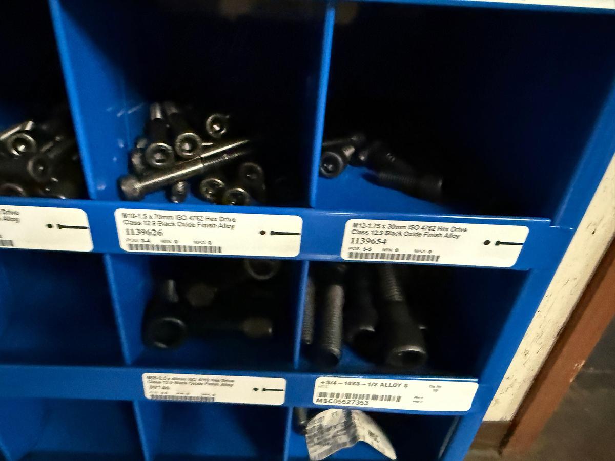 Used LOT W/ (200+) UNUSED EXPENDABLE MACHINING TOOLS INCLUDES (2) LISTA 8-DRAWER ROLLING TOOLBOXES, TABLE TOP & BOLT BIN W/ CONTENTS