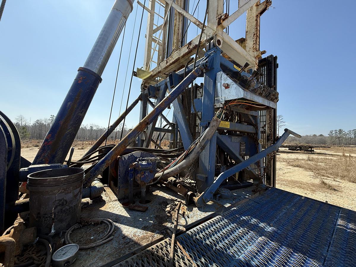 Used 2012 CAMERON C-500 SD 112'-300K LBS 5-AXLE WELL SERVICE RIG