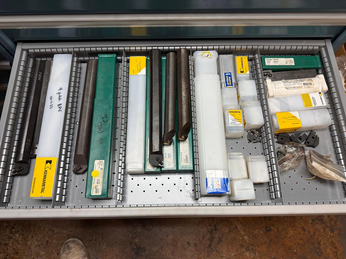 Used LOT W/ (200+) UNUSED EXPENDABLE MACHINING TOOLS INCLUDES (2) LISTA 8-DRAWER ROLLING TOOLBOXES, TABLE TOP & BOLT BIN W/ CONTENTS