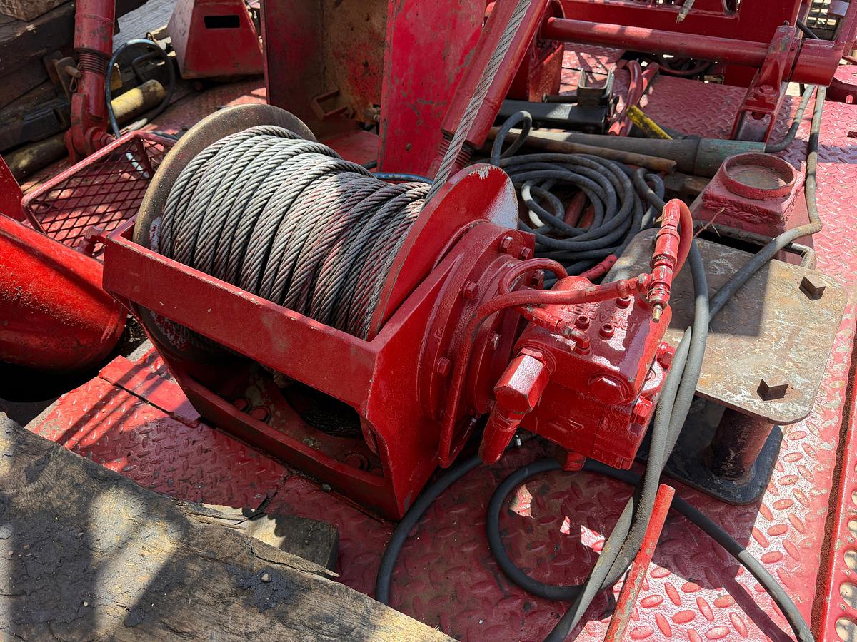 Used 1980 TAYLOR 4-AXLE WELL SERVICE RIG