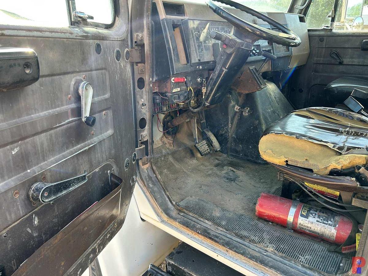 Used 1992 INTERNATIONAL S/A WIRELINE TRUCK