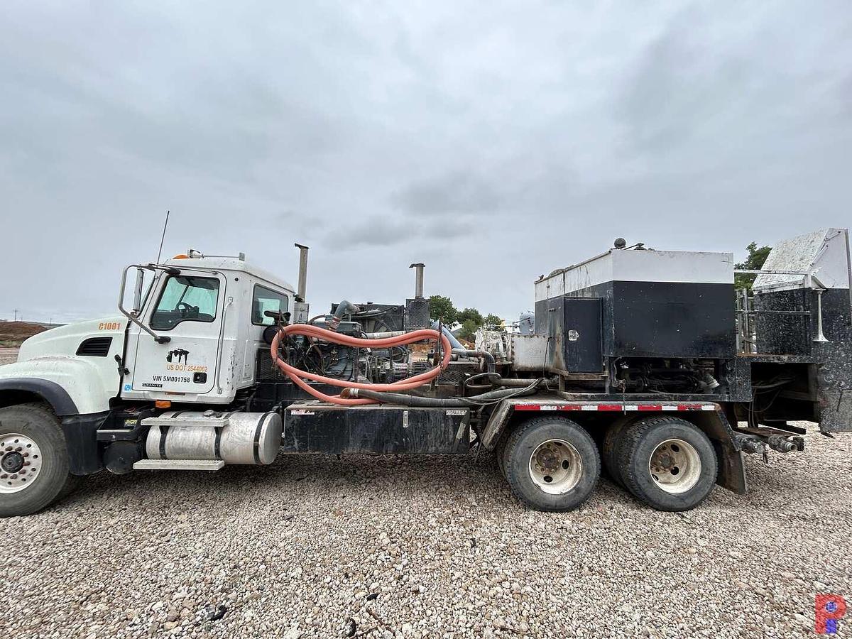 Used 2005 MACK CV513 T/A CEMENT SPM TRIPLEX PUMP TRUCK
