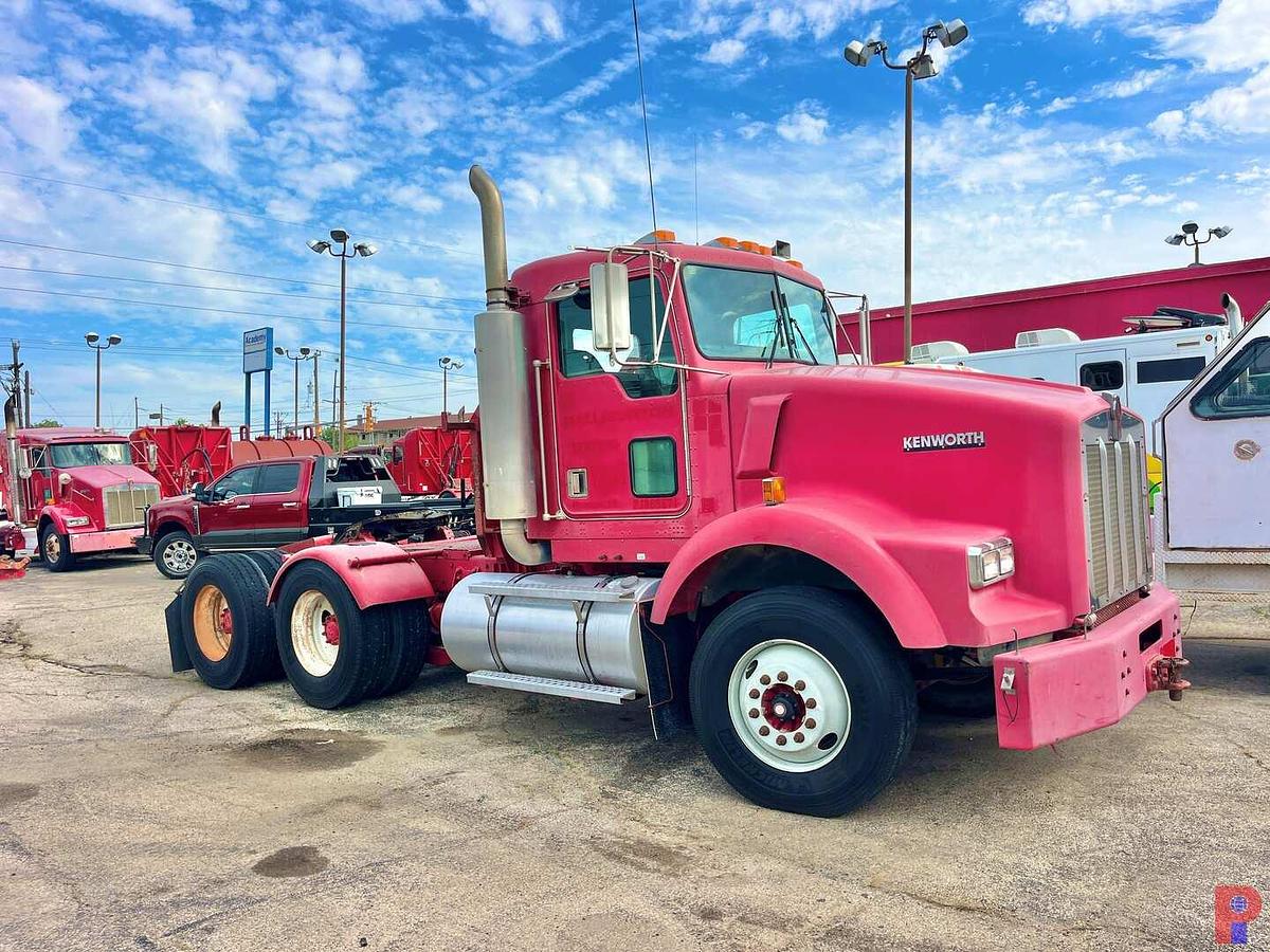 Used 2001 KENWORTH T800 T/A 45K LBS WINCH TRUCK