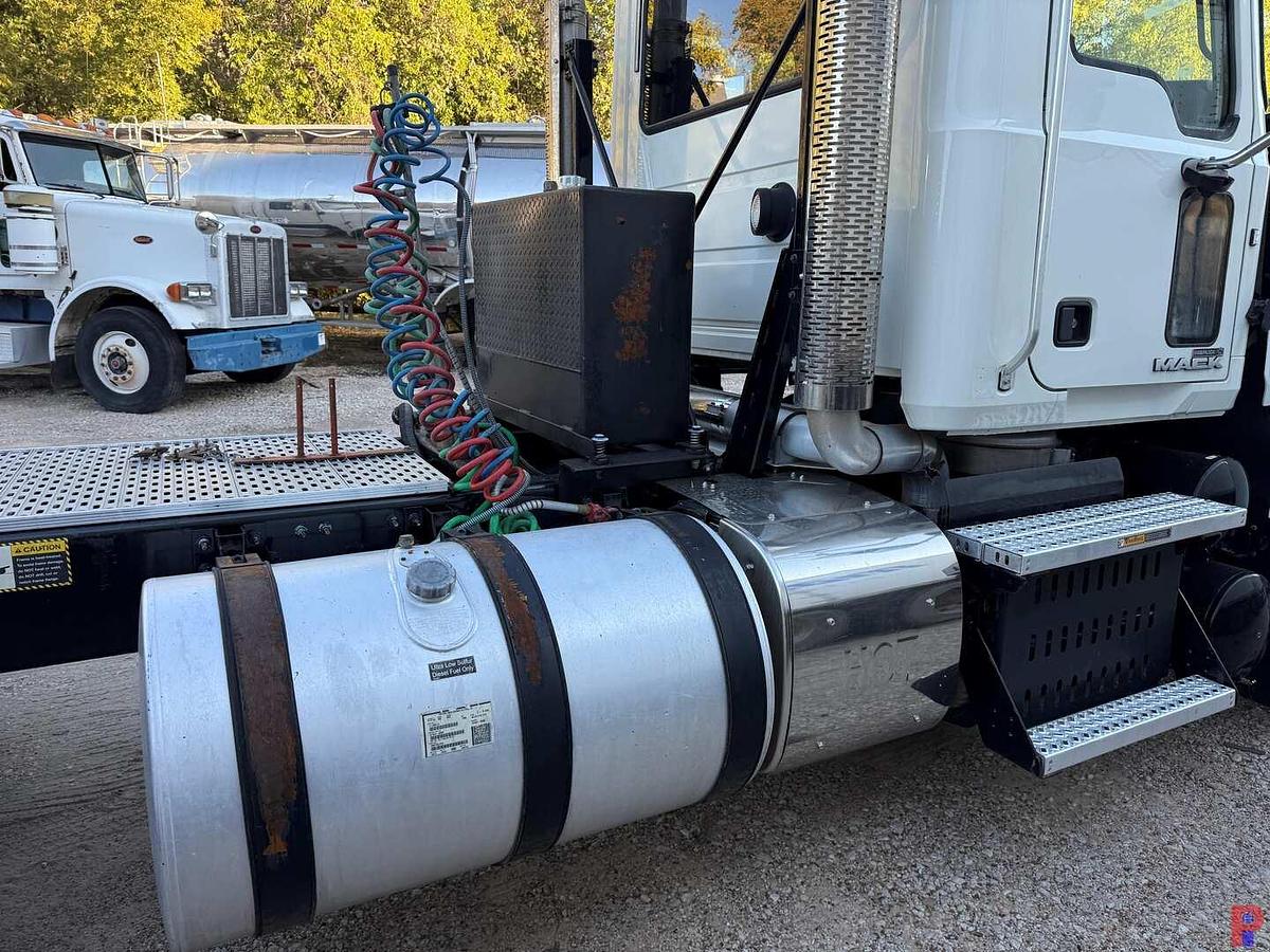 Used 2015 MACK CHU613 PINNACLE T/A DAY CAB TRUCK TRACTOR