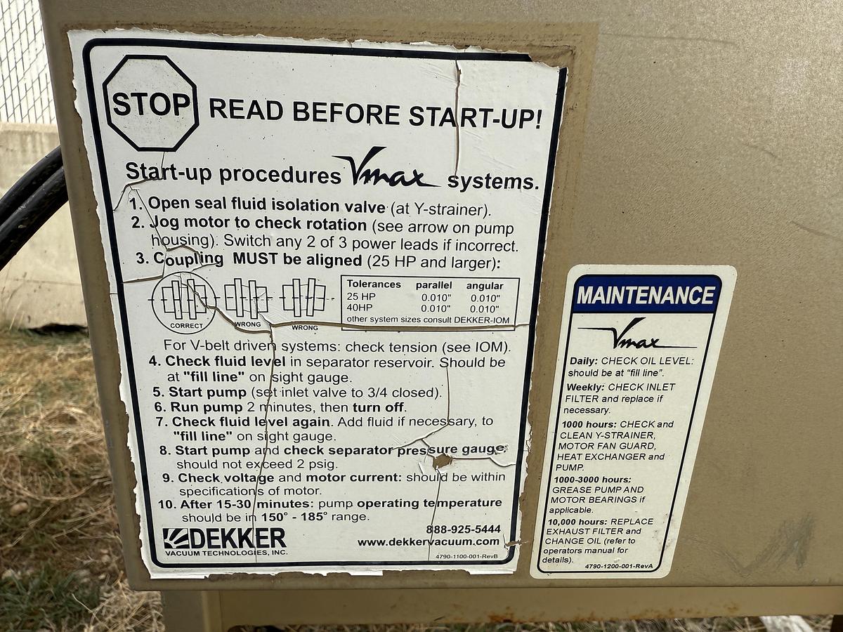 Used DEKKER VACUUM TECHNOLOGIES MOD. DV05500-KA VACUUM PUMP W/ INLET FILTER & HEAT EXCHANGER