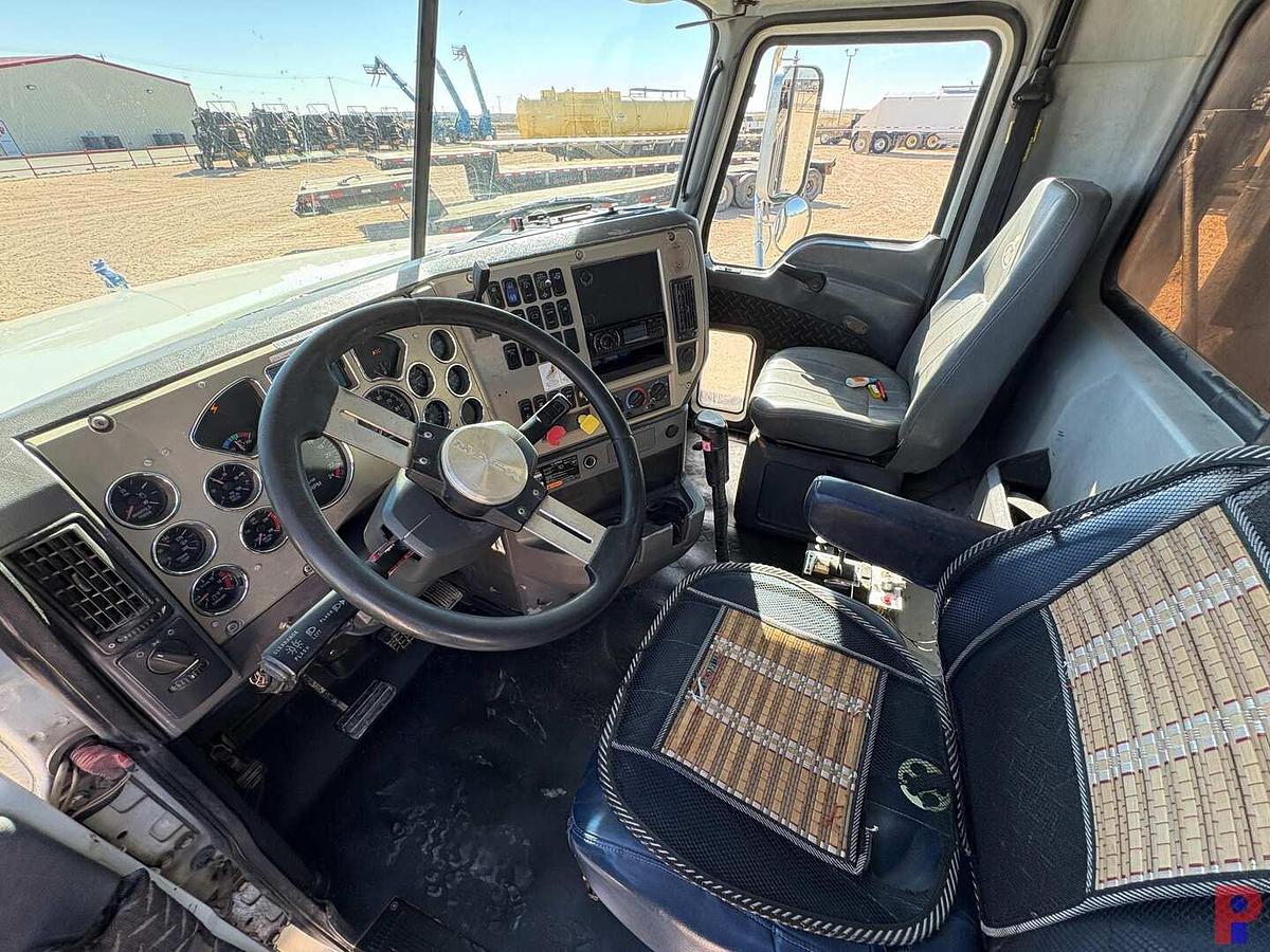 Used 2009 MACK PINNACLE T/A DAYCAB 15-YARD DUMP TRUCK