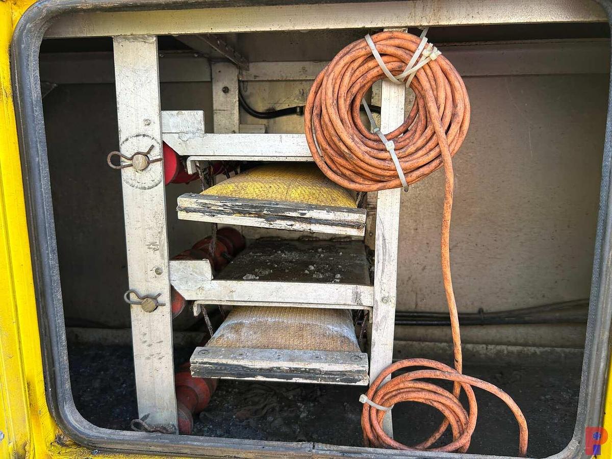 Used 2002 FREIGHTLINER ARGOSY T/A CABOVER WIRELINE TRUCK