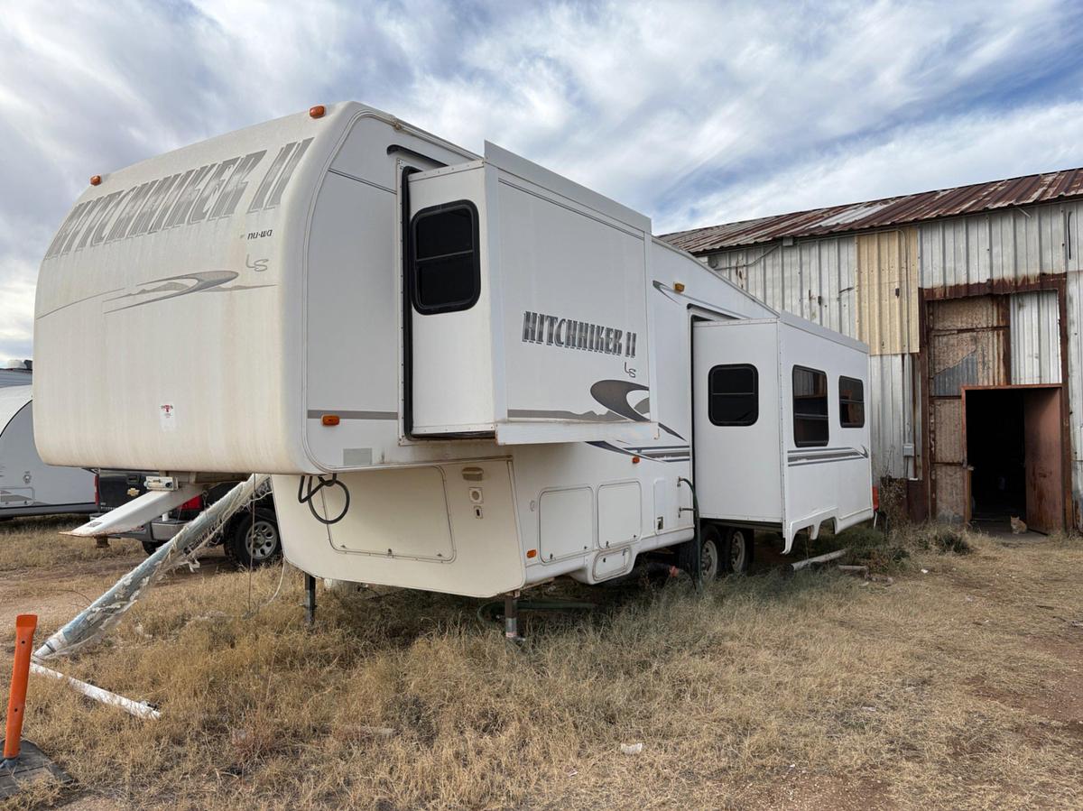 Used HITCHHIKER II 30’ T/A 5TH WHEEL CAMPER TRAILER