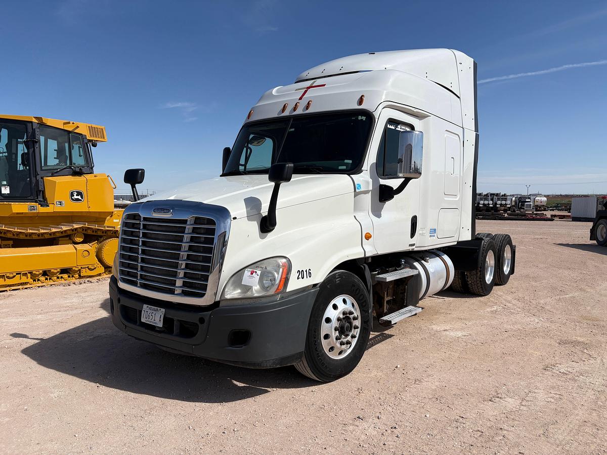 Used 2015 FREIGHTLINER CASCADIA T/A SLEEPER HAUL TRUCK