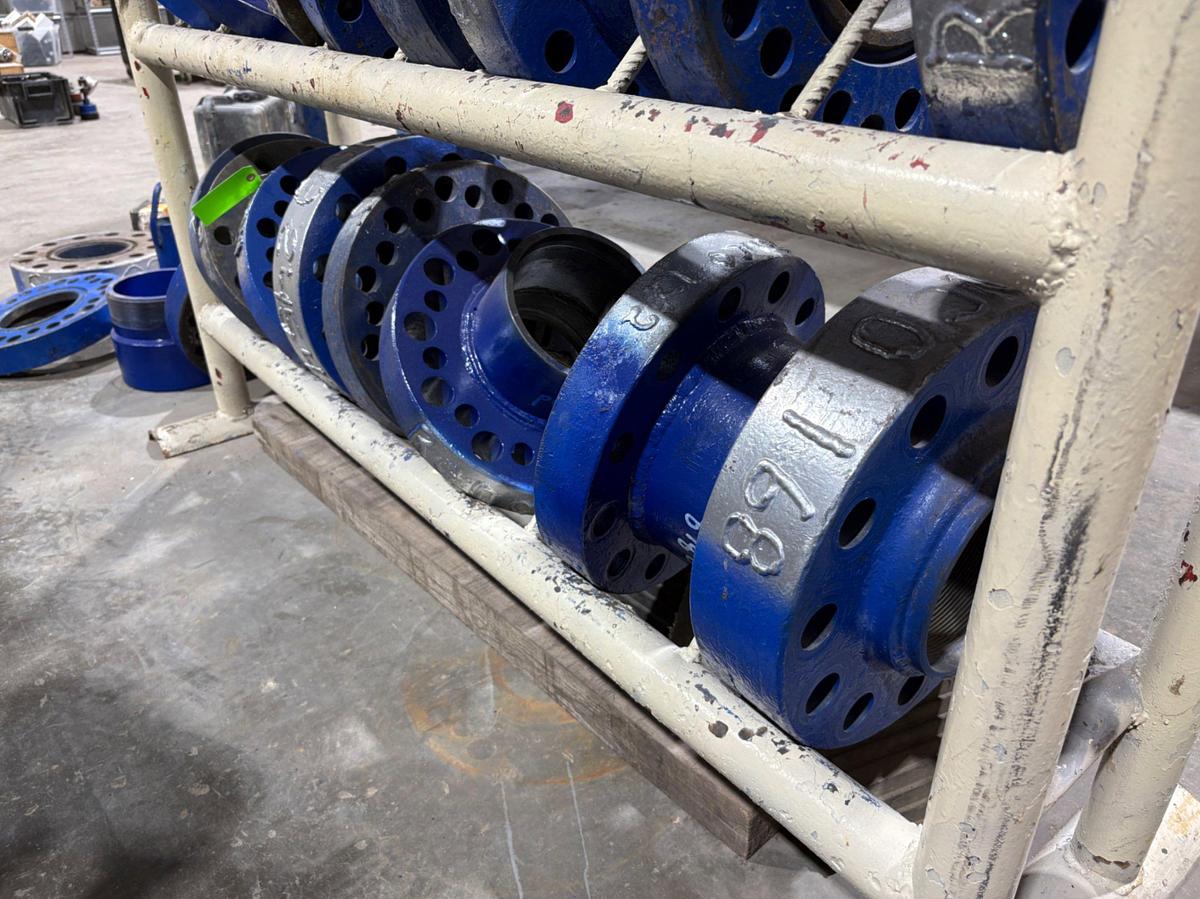 Used (8x$) assorted threaded wellhead flanges