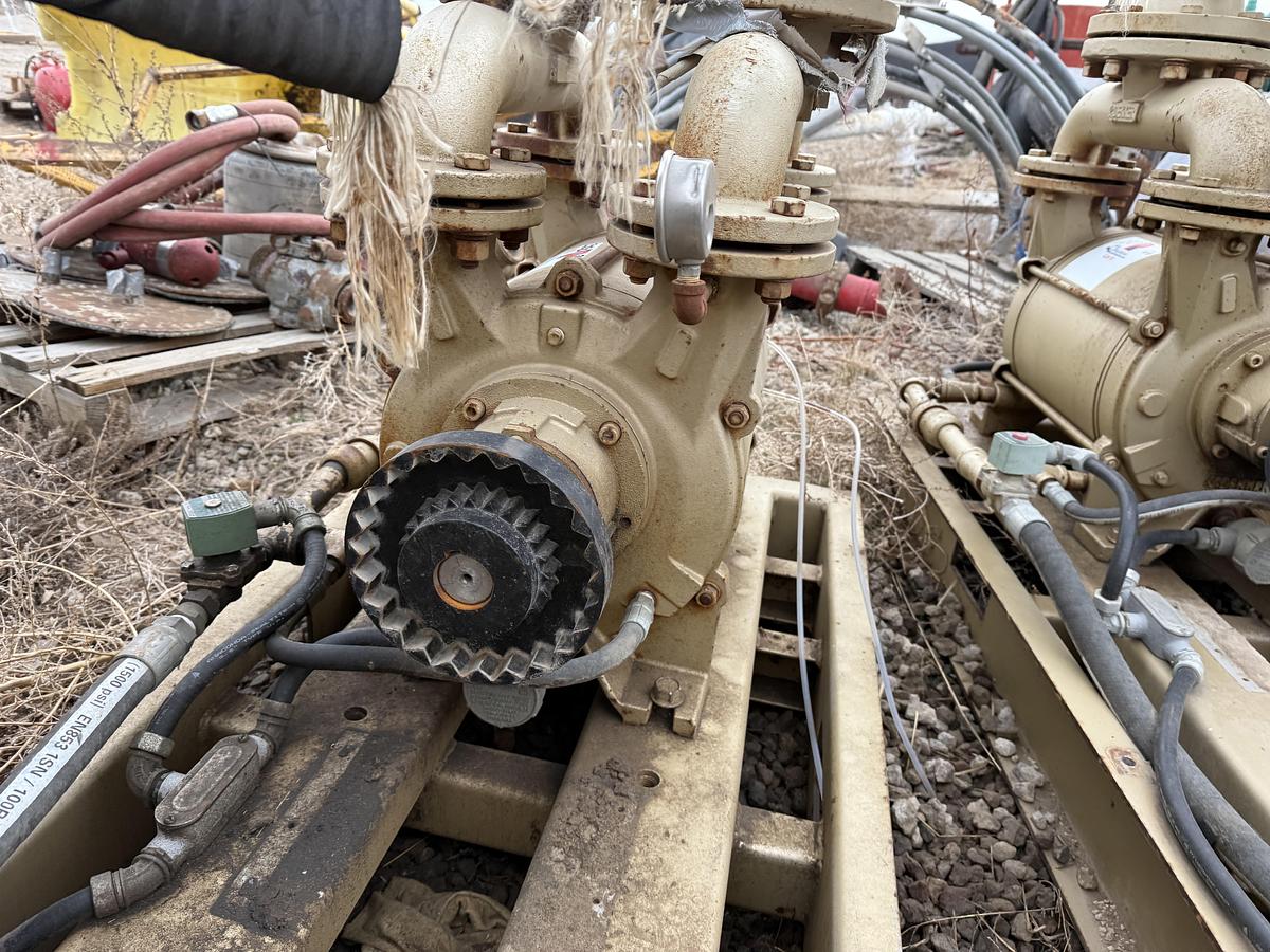 Used DEKKER VACUUM TECHNOLOGIES MOD. DV05500-KA VACUUM PUMP W/ INLET FILTER & HEAT EXCHANGER