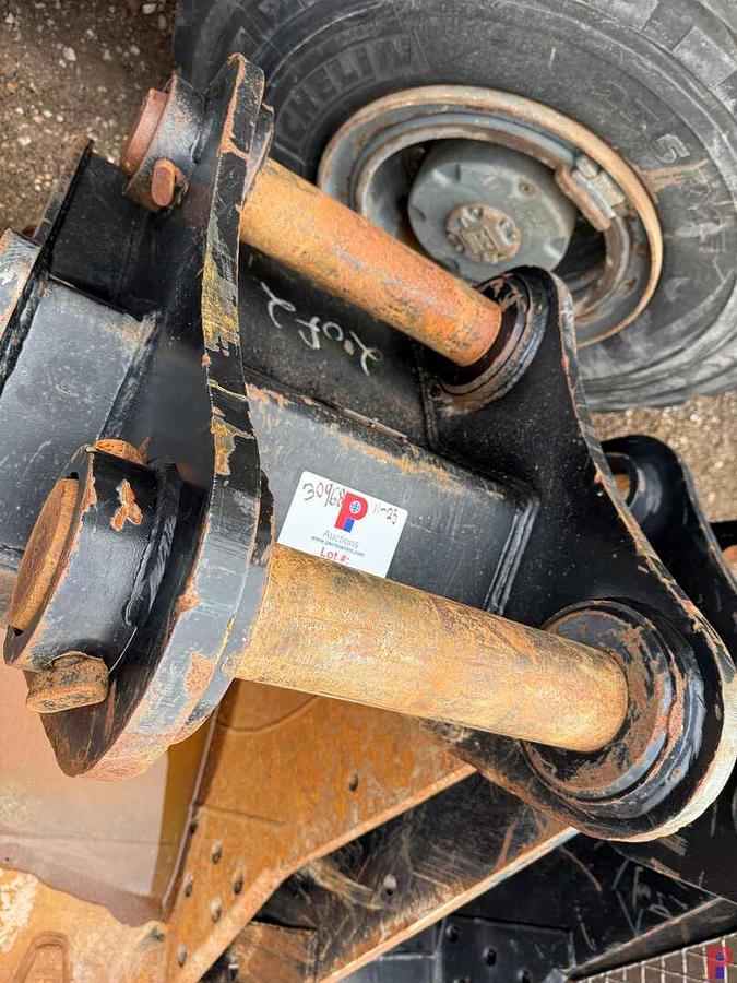 Used 30” HD 4-TOOTH EXCAVATOR BUCKET