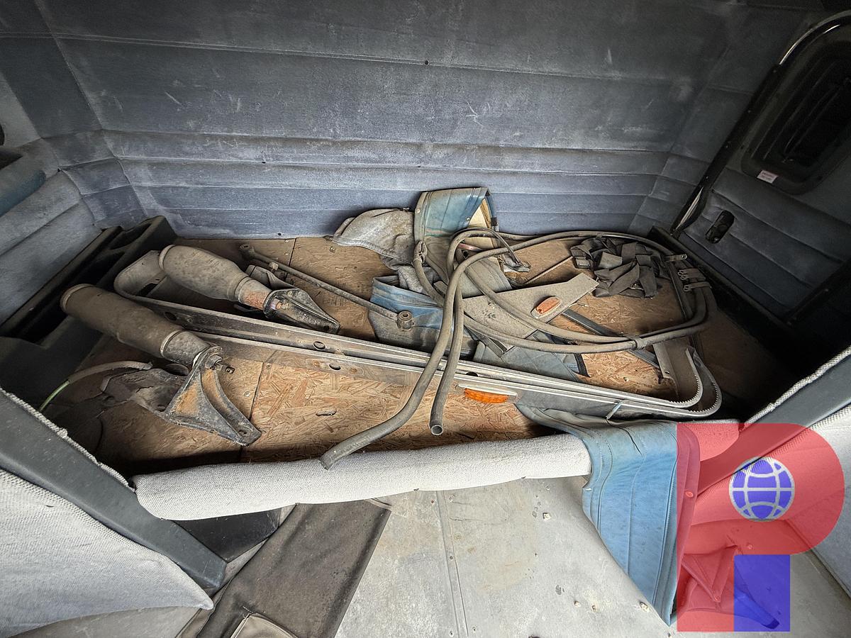 Used 63” PETERBILT SLEEPER W/ AIR RIDE COMPONENTS