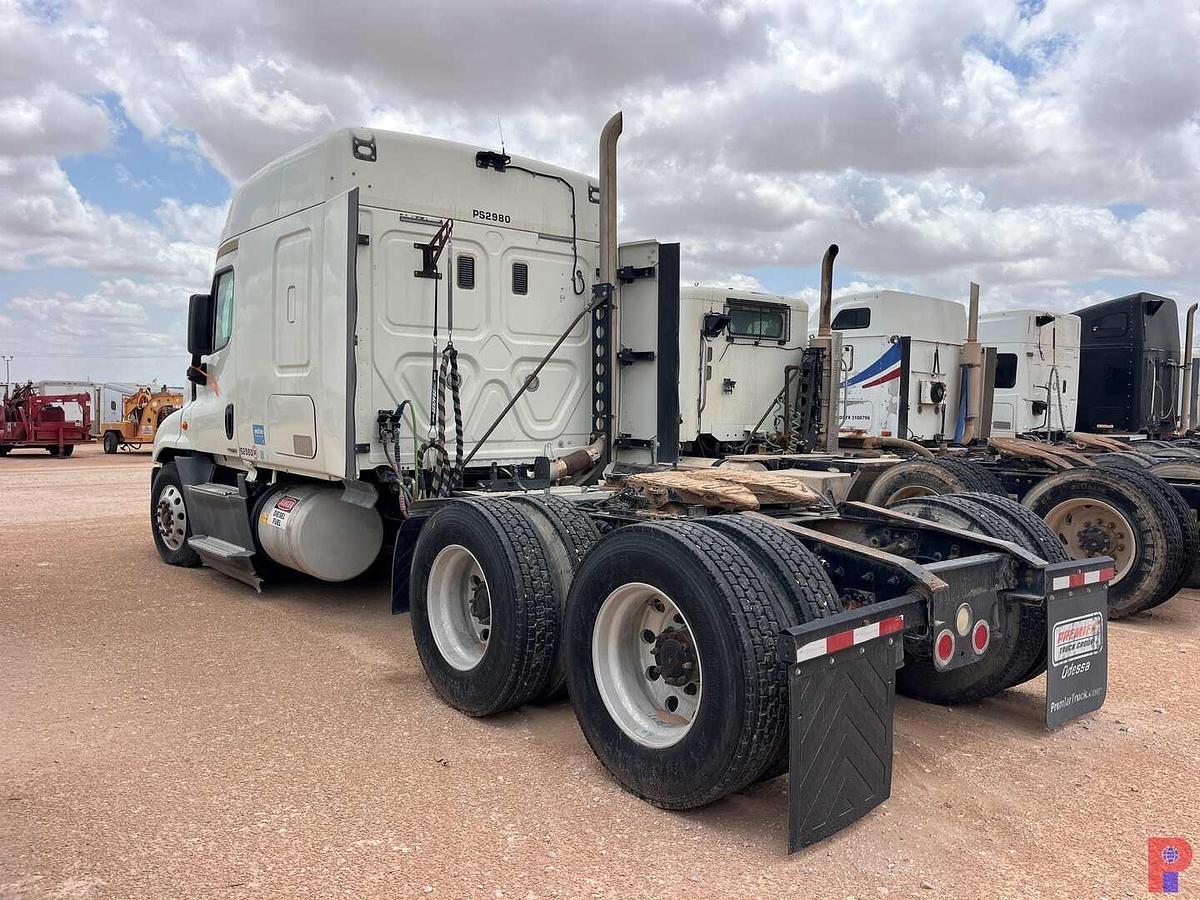Used 2015 FREIGHTLINER CASCADIA T/A SLEEPER HAUL TRUCK (INOP)