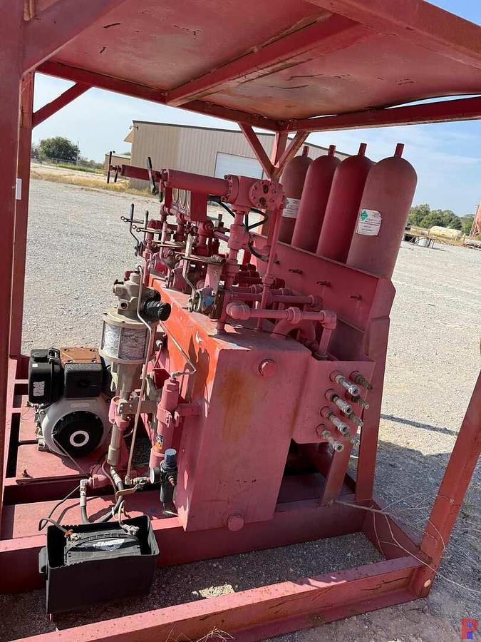 Used 4-STATION 4-BOTTLE ACCUMULATOR CLOSING UNIT SKIDDED