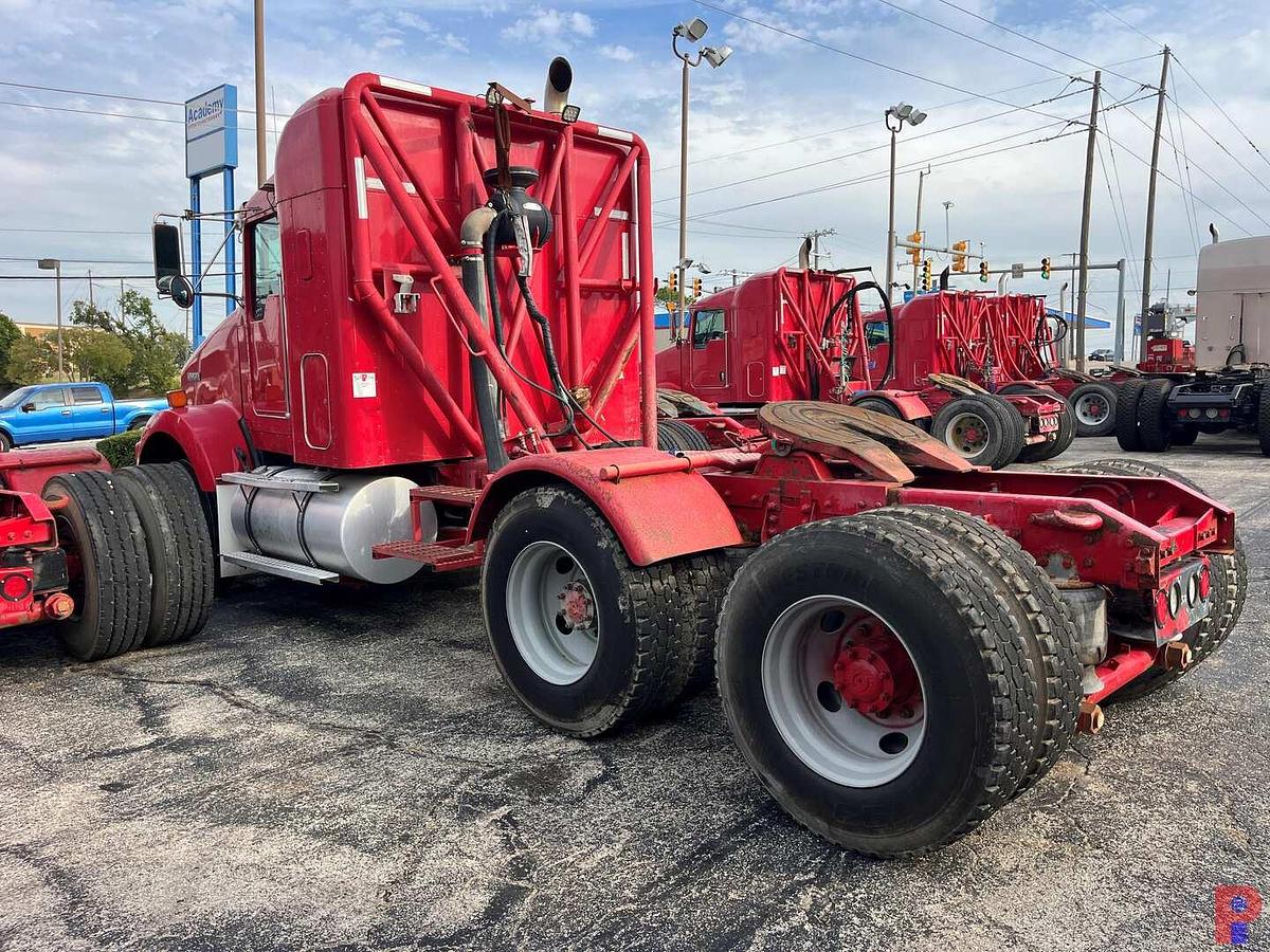 Used 2009 KENWORTH T800 T/A 36” SLEEPER TRUCK
