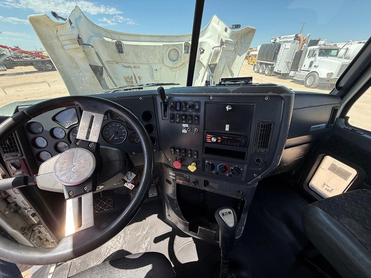Used 2008 MACK PINNACLE T/A DAYCAB HAUL TRUCK