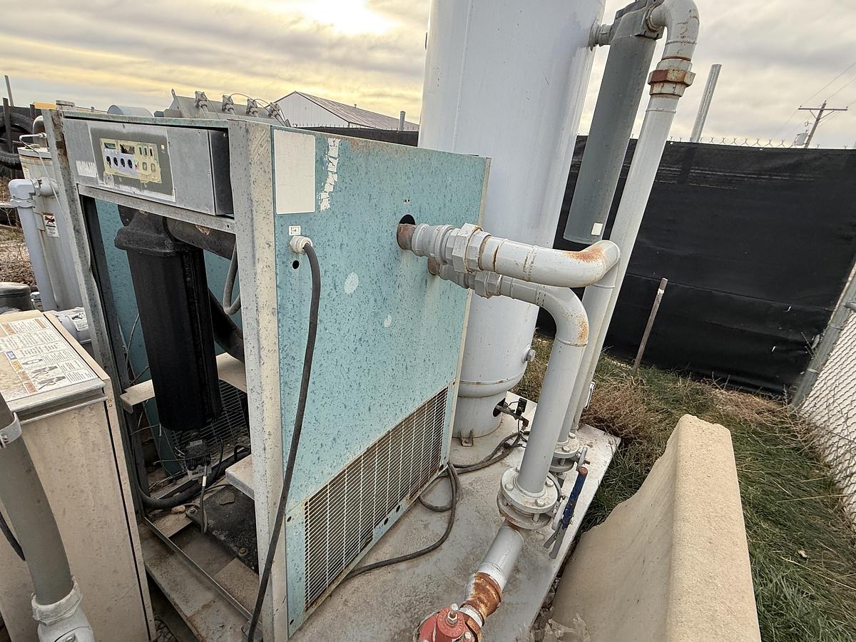 Used FS CURTIS RS-100 F 458 CFM 100 PSI SKIDDED AIR COMPRESSOR (INCOMPLETE)