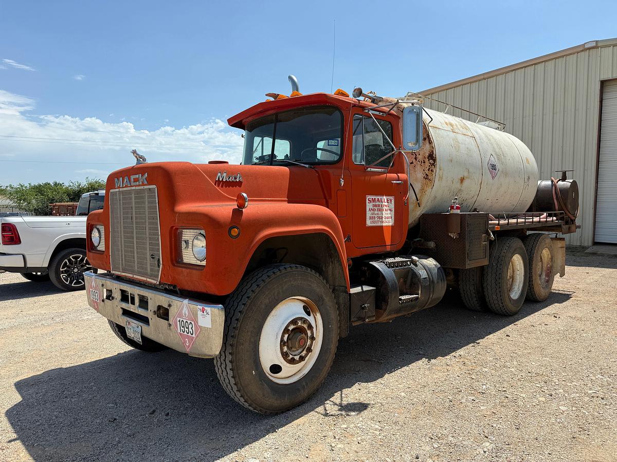 Used 1986 MACK R686ST T/A 60-BBL TRANSPORT TANK TRUCK