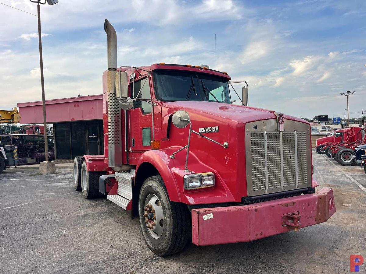 Used 2009 KENWORTH T800 T/A 36” SLEEPER TRUCK