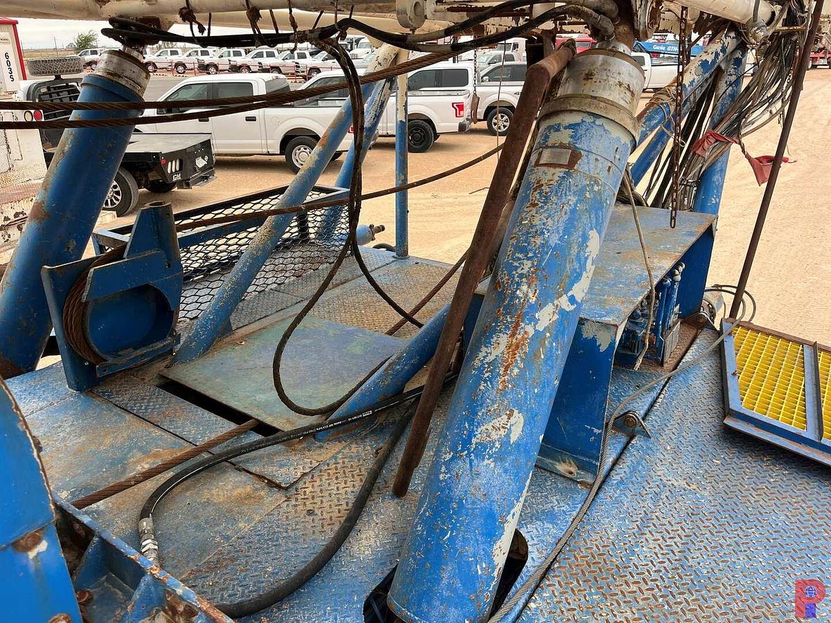 Used FRANKS 1287/160 BACK IN WELL SERVICE RIG MTD ON 5-AXLE CARRIER