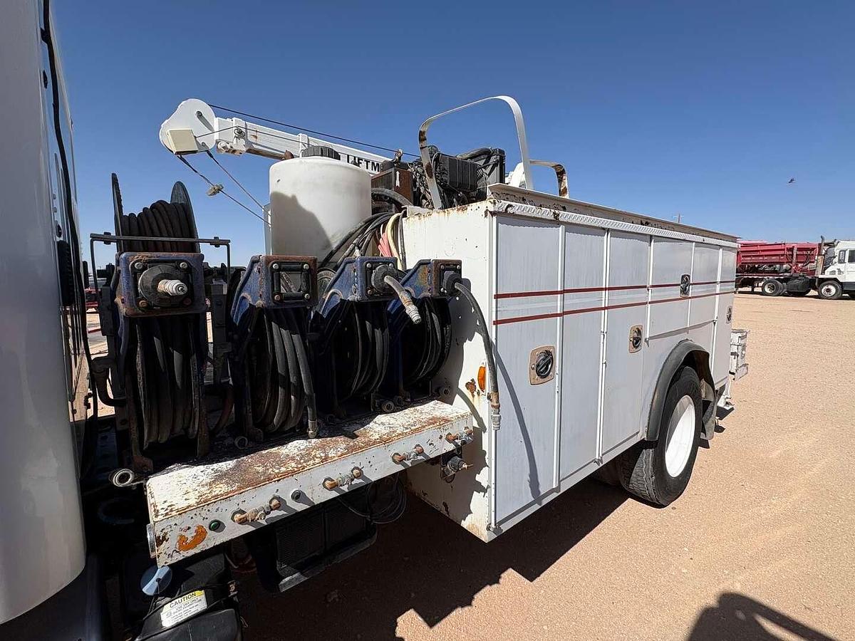 Used 2012 FREIGHTLINER M2 106 S/A SLEEPER MECHANICS TRUCK