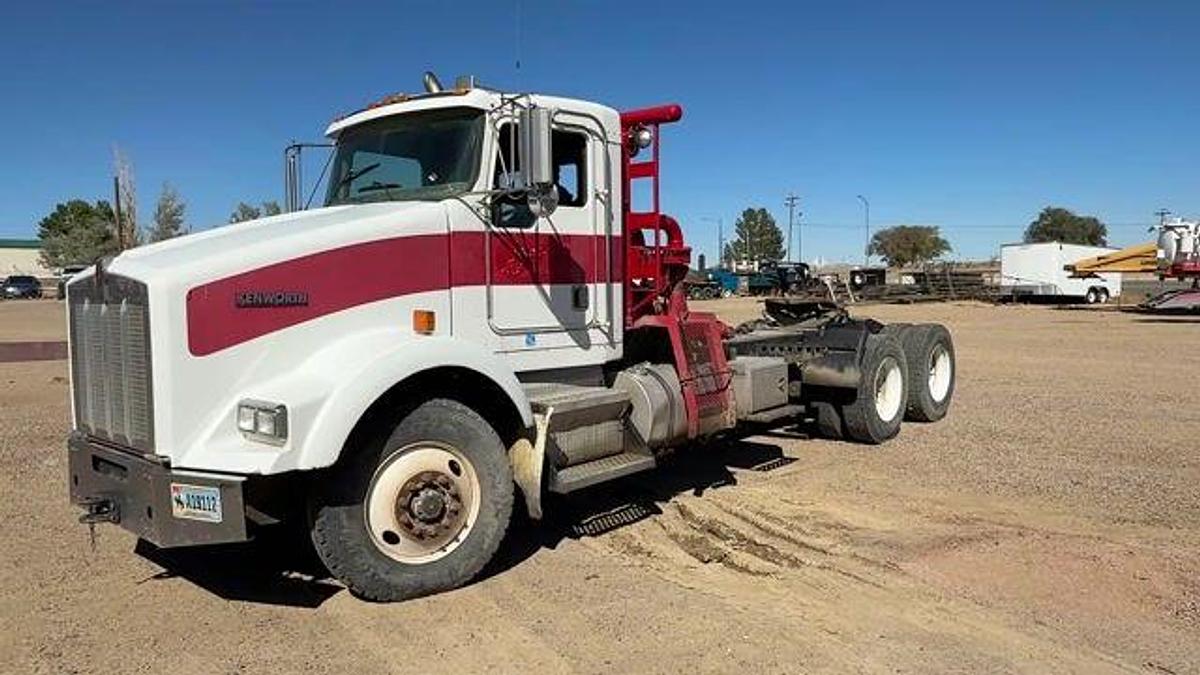 Used 2001 KENWORTH T800 T/A 45K WINCH TRUCK (GLIDER KIT)