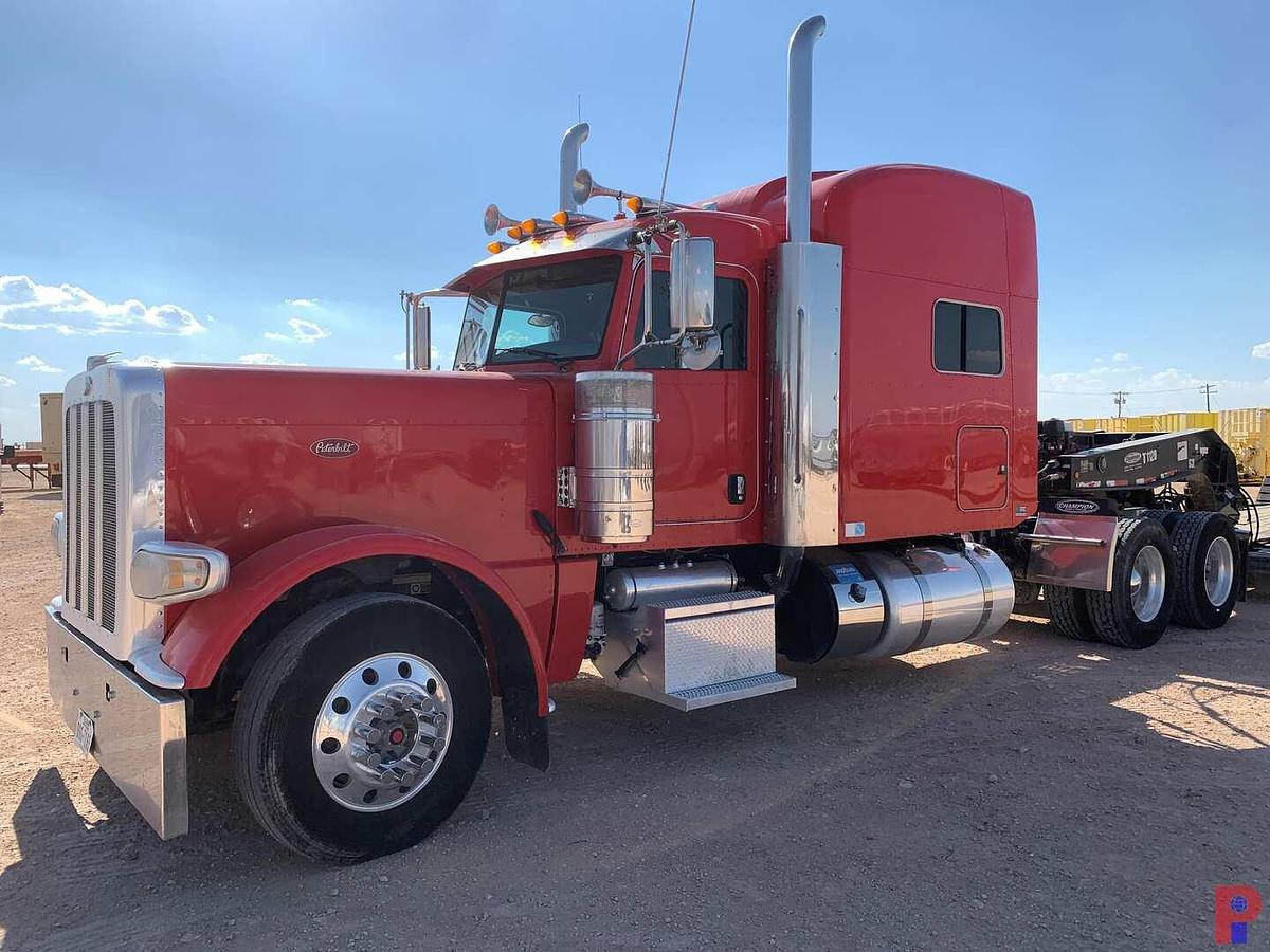 Used 2019 PETERBILT 389  EXT HOOD 68” SLEEPER TRUCK
