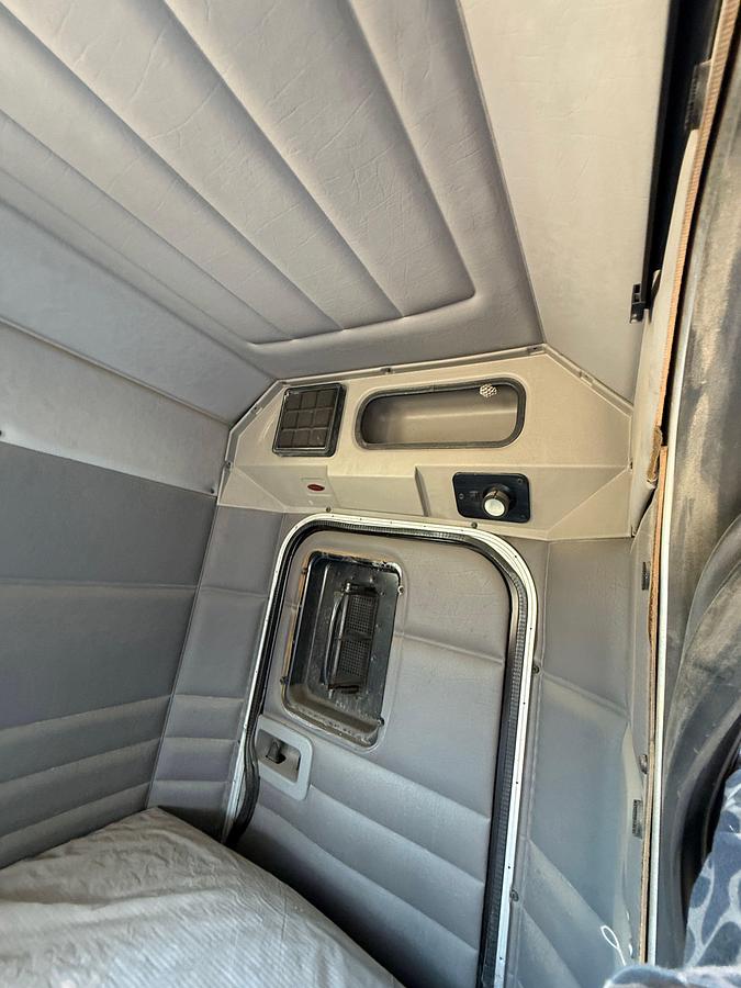 Used UNIBILT 36” SLEEPER FOR PETERBILT TRUCK