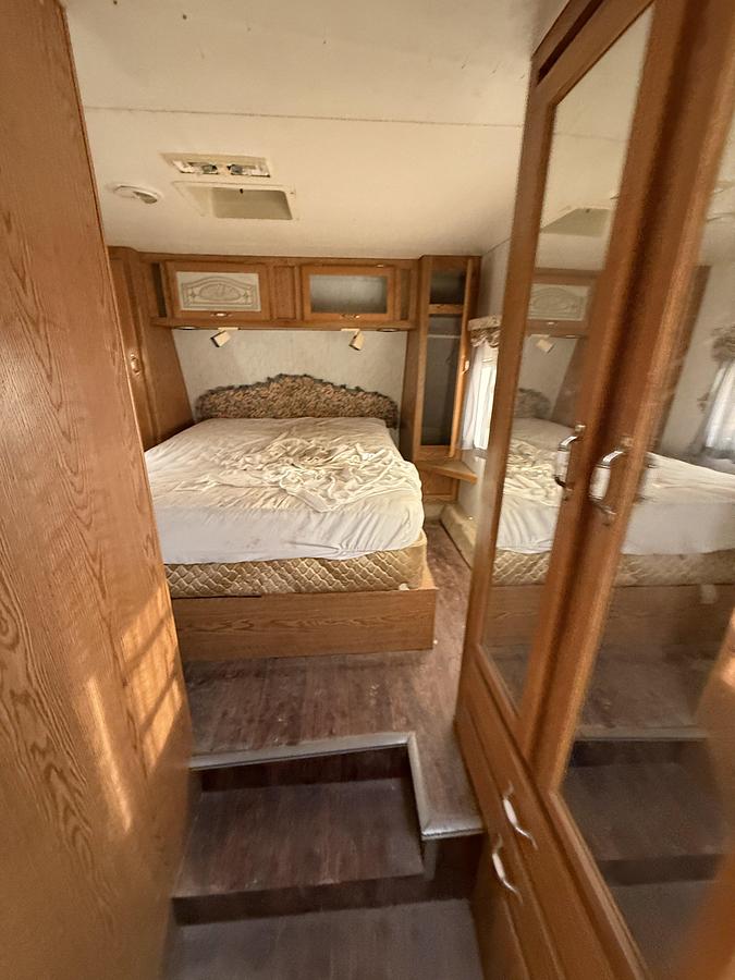 Used NUWA INDUSTRIES HITCHHICKER II 31’ T/A FIFTH WHEEL CAMPER TRAILER