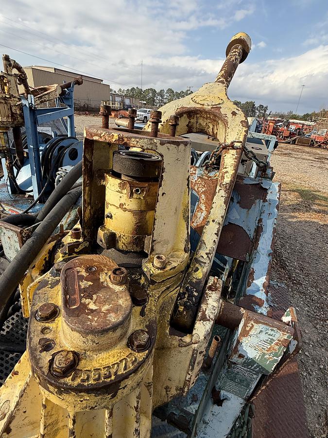 Used LOGAN 85-TON POWER SWIVEL P/B CUMMINS MTD ON 2009 AMERITRAIL GOOSENECK TRAILER