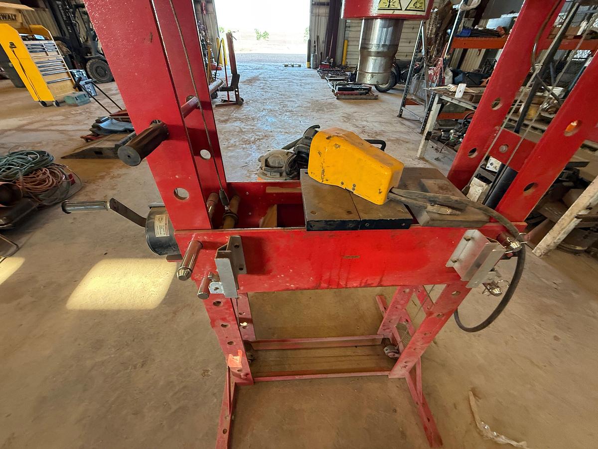 Used DYNAMO 50-TON AIR OPERATED SHOP PRESS