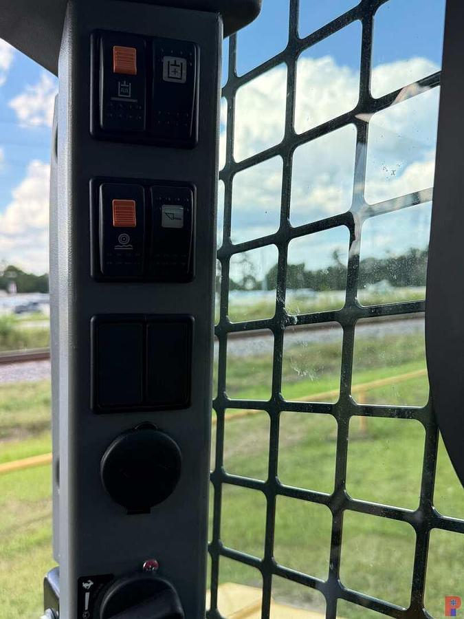 Used (NEW) 2024 ASV RT75HD COMPACT SKID STEER LOADER **2 YEAR 2000 HOURS**